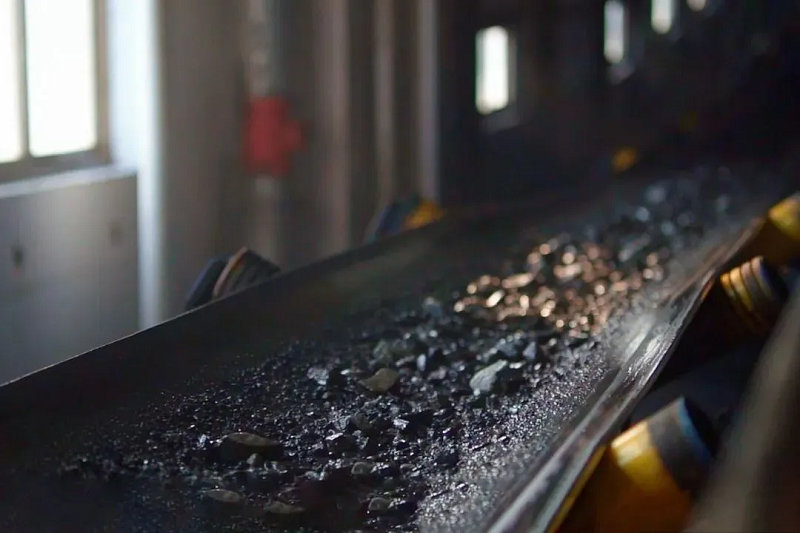 智能主煤流运输系统：监测、识别、诊断、控制协同驱动智能升级